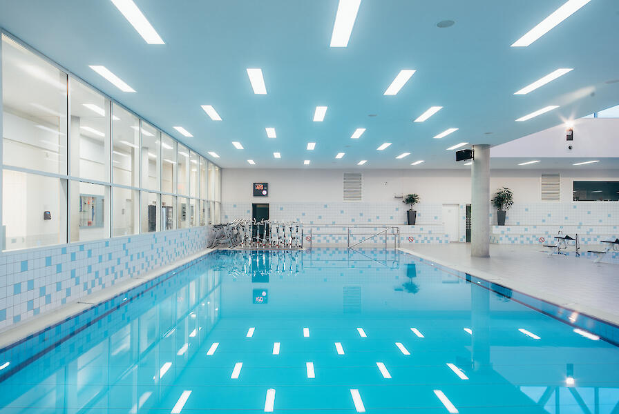 Kursbecken mit Hubboden.