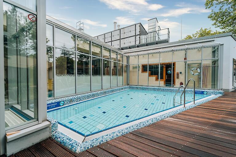 Warmbecken im Außenbereich.