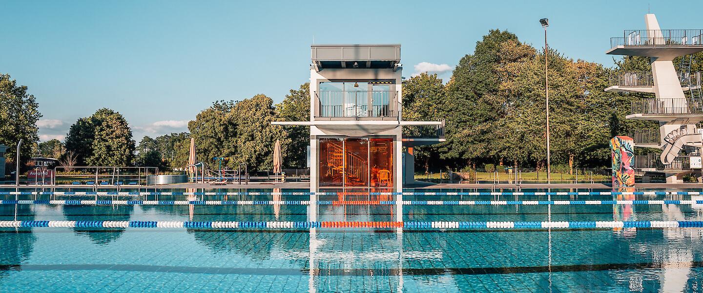 Schwimmerbecken im Freibad Allwetterbad Flingern