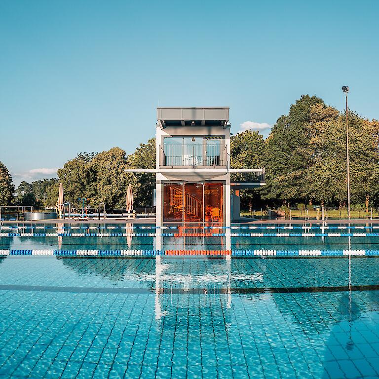 Schwimmerbecken im Freibad Allwetterbad Flingern