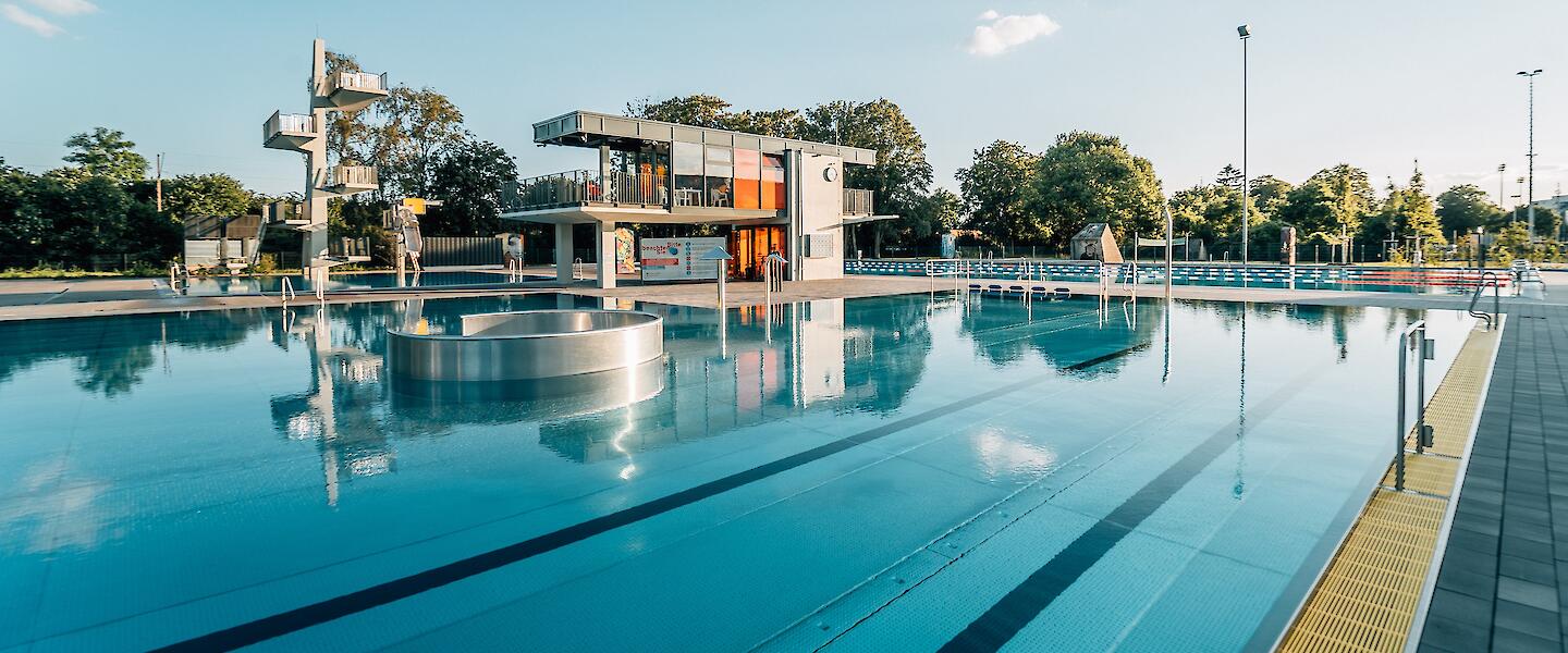 Erlebnisbecken im Freibad Allwetterbad Flingern.