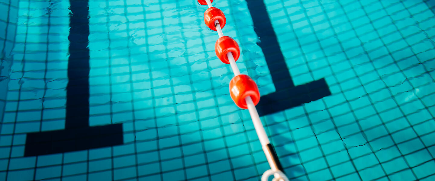 Trennleine in einem Schwimmbad