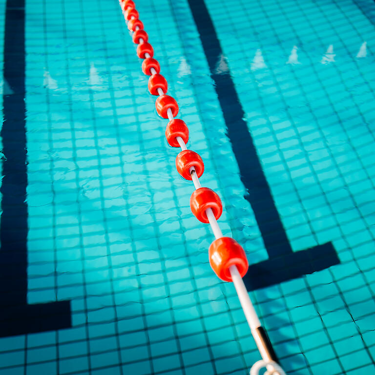 Trennleine in einem Schwimmbad