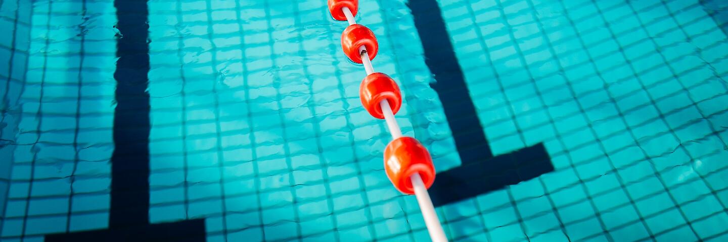 Trennleine in einem Schwimmbad
