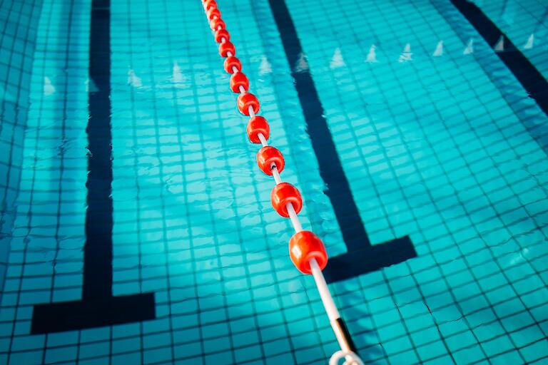 Trennleine in einem Schwimmbad